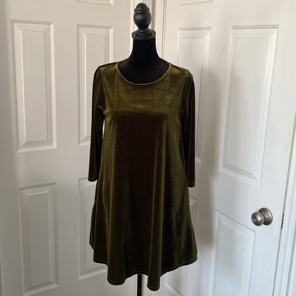 Agnes and Dora NWT Olive Green Velvet Dress - Picture 1 of 12